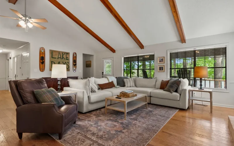 grandview-lakeside-retreat-booktapaway-002