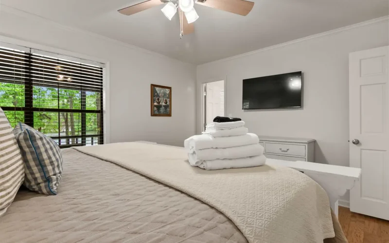 grandview-lakeside-retreat-booktapaway-036